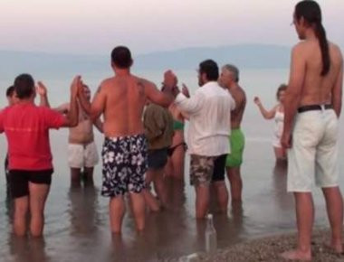 Τελετή ορκωμοσίας οπαδών του Αρτ. Σώρρα ακόμη και μέσα στην ... θάλασσα (βίντεο)